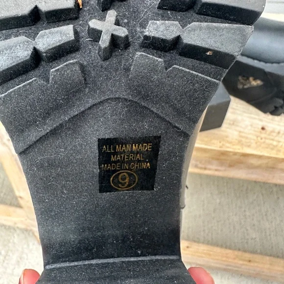 Soda Black Chunky Chelsea Combat Boots Lug Sole Pull On Ankle Boots | Size 9 - Picture 8 of 9